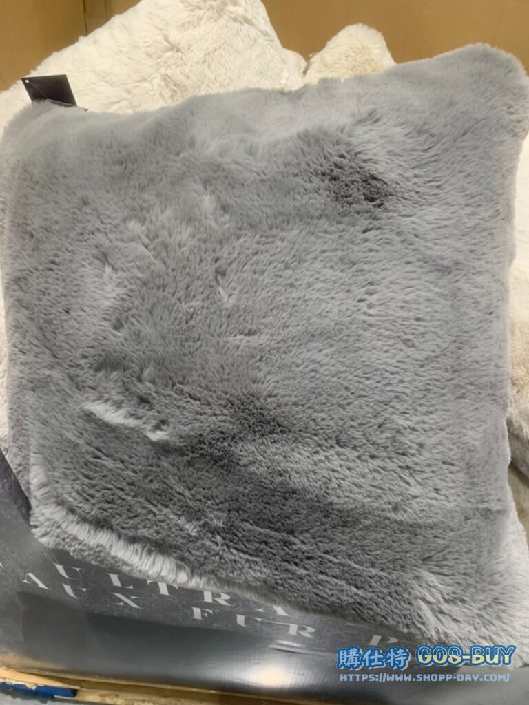 MON CHATEAU DECO PILLOW 仿毛皮方形枕 尺寸：61X61公分 #1355169