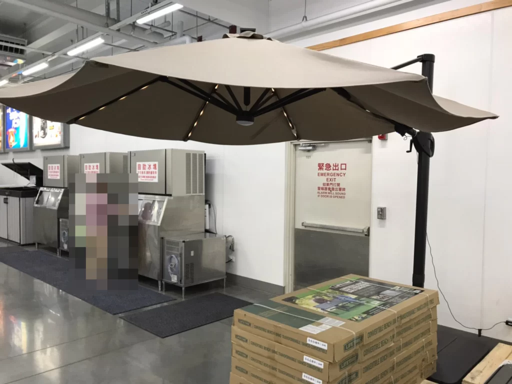 11呎懸臂式LED遮陽傘含底座