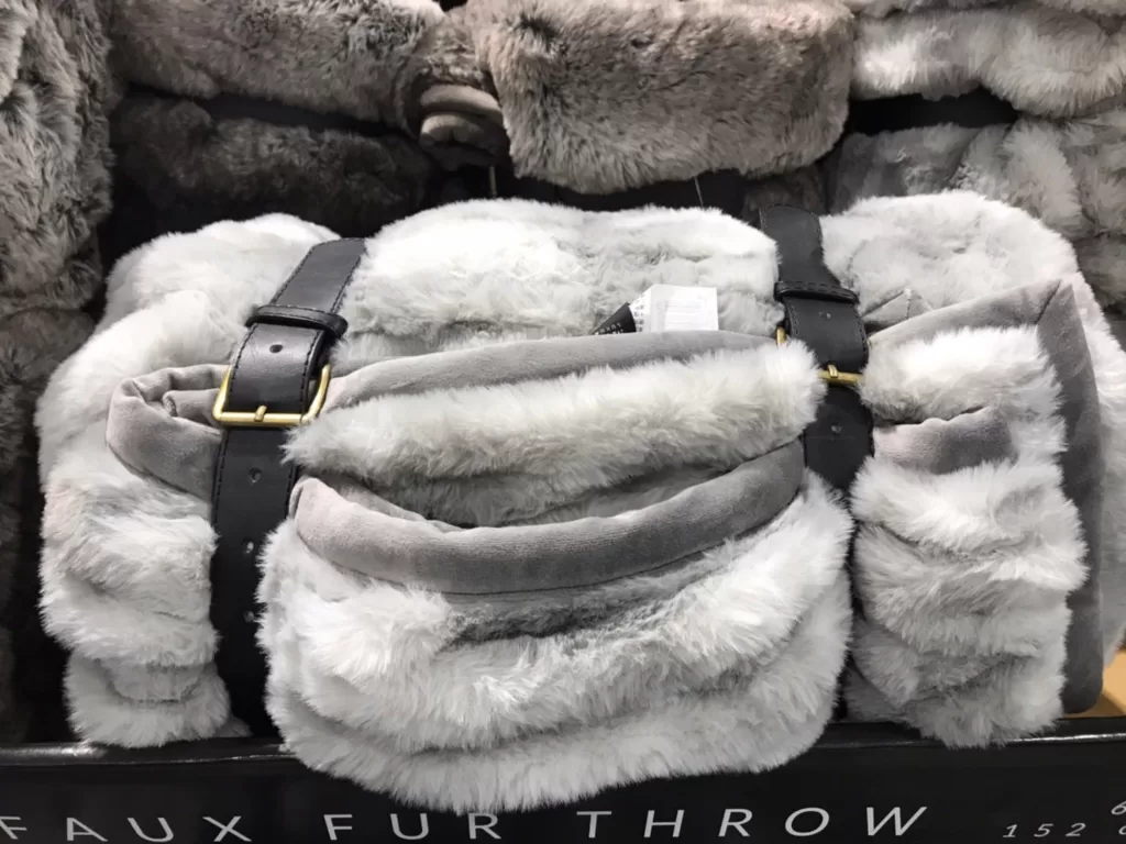 MON CHATEAU FAUX FUR THROW 仿毛皮保暖毯 尺寸：152X177公分#1630995